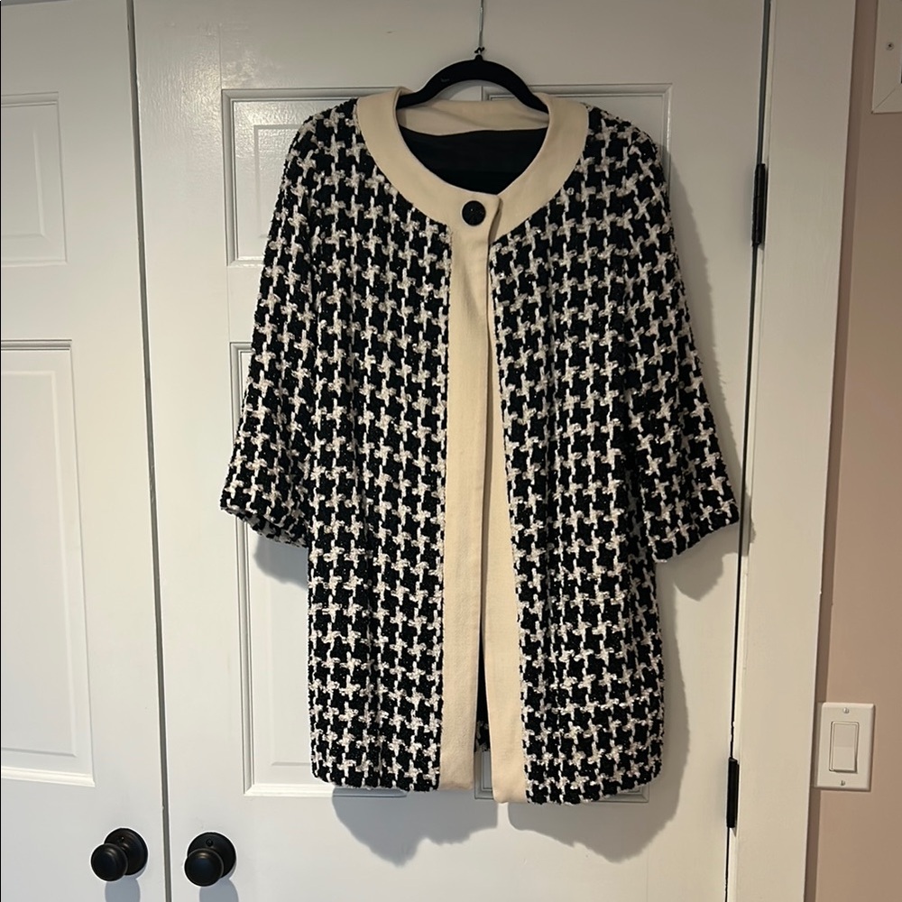 Chic Black and White Houndstooth Coat